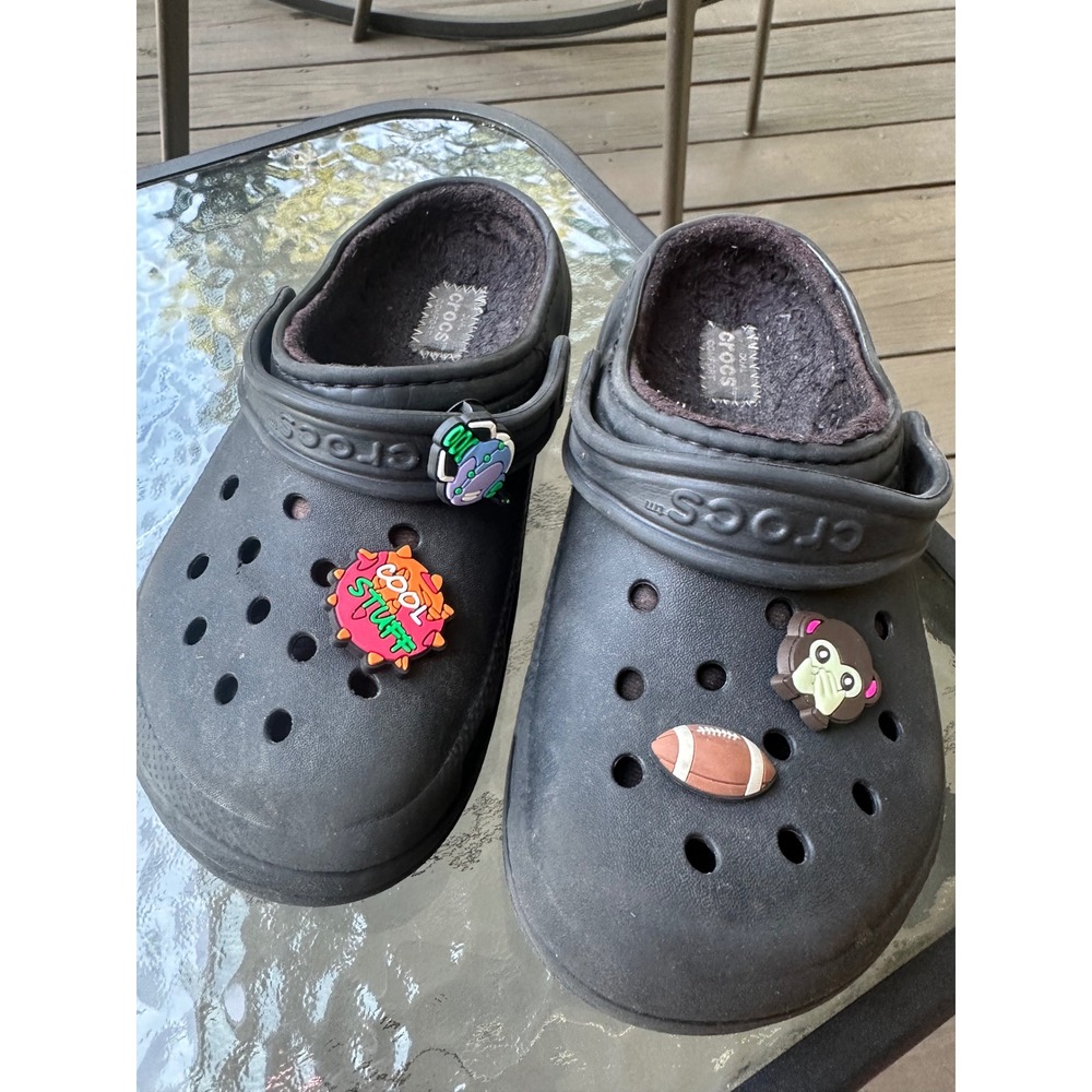 Kids Crocs Classic Lined Clogs Black Fuzzy Warm Shoes Size J2‎ With Charms